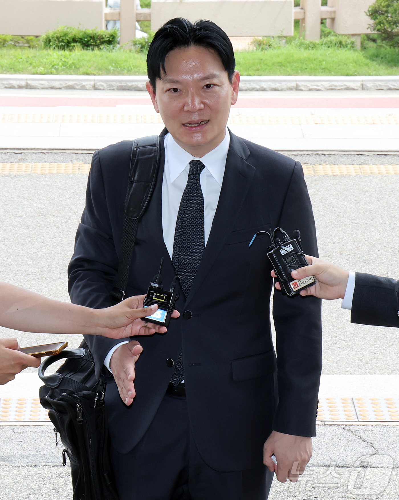 (과천=뉴스1) 김진환 기자 = 쌍방울 대북송금 사건 수사 비위 의혹으로 정직 징계가 청구된 박상용 인천지방검찰청 부부장검사가 13일 오후 경기 과천 법무부에서 진행되는 감찰위원회 …