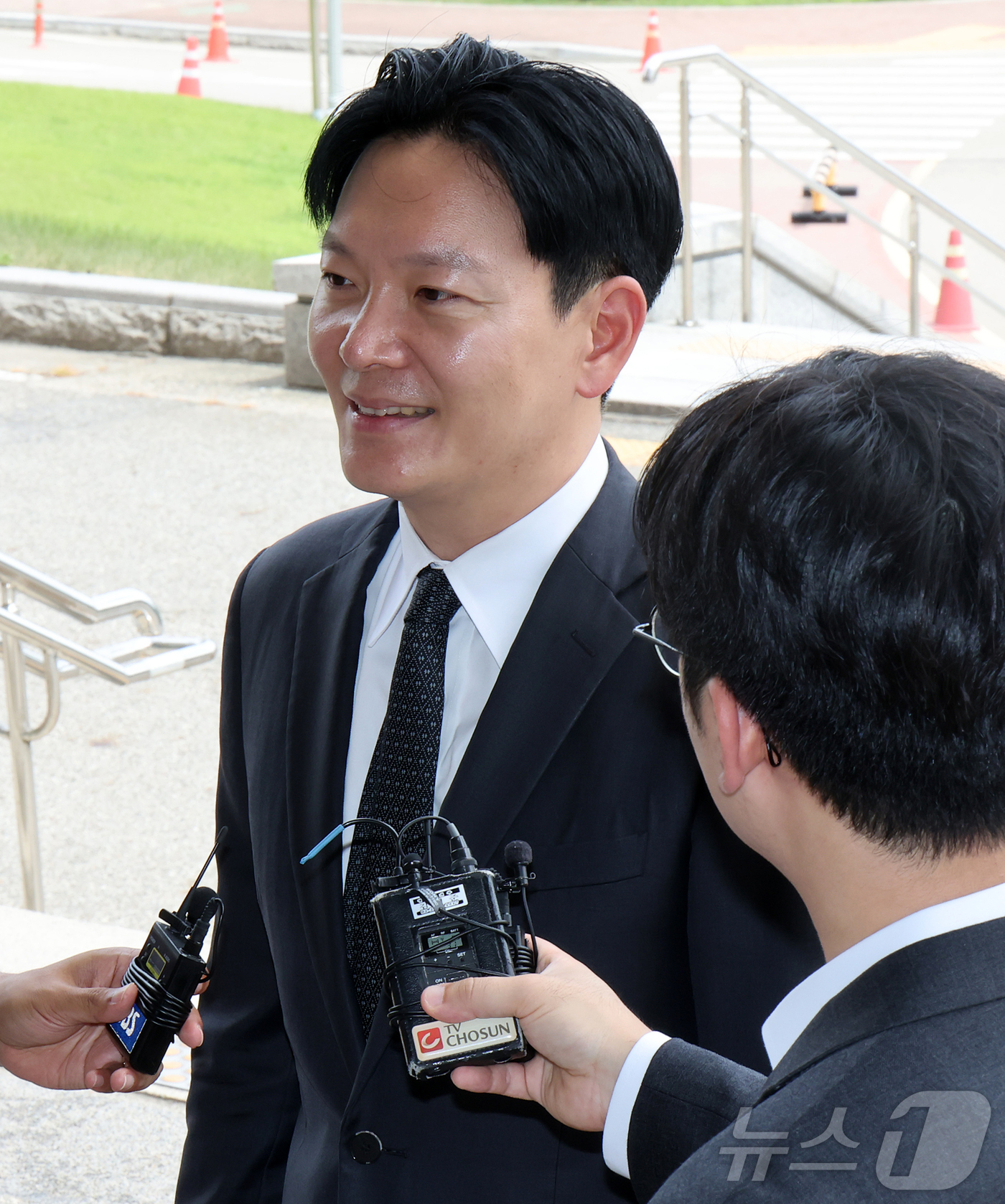 (과천=뉴스1) 김진환 기자 = 쌍방울 대북송금 사건 수사 비위 의혹으로 정직 징계가 청구된 박상용 인천지방검찰청 부부장검사가 13일 오후 경기 과천 법무부에서 진행되는 감찰위원회 …
