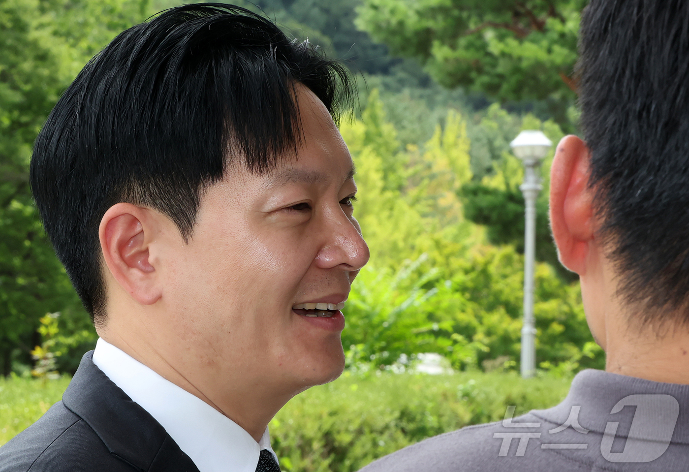 (과천=뉴스1) 김진환 기자 = 쌍방울 대북송금 사건 수사 비위 의혹으로 정직 징계가 청구된 박상용 인천지방검찰청 부부장검사가 13일 오후 경기 과천 법무부에서 진행되는 감찰위원회 …