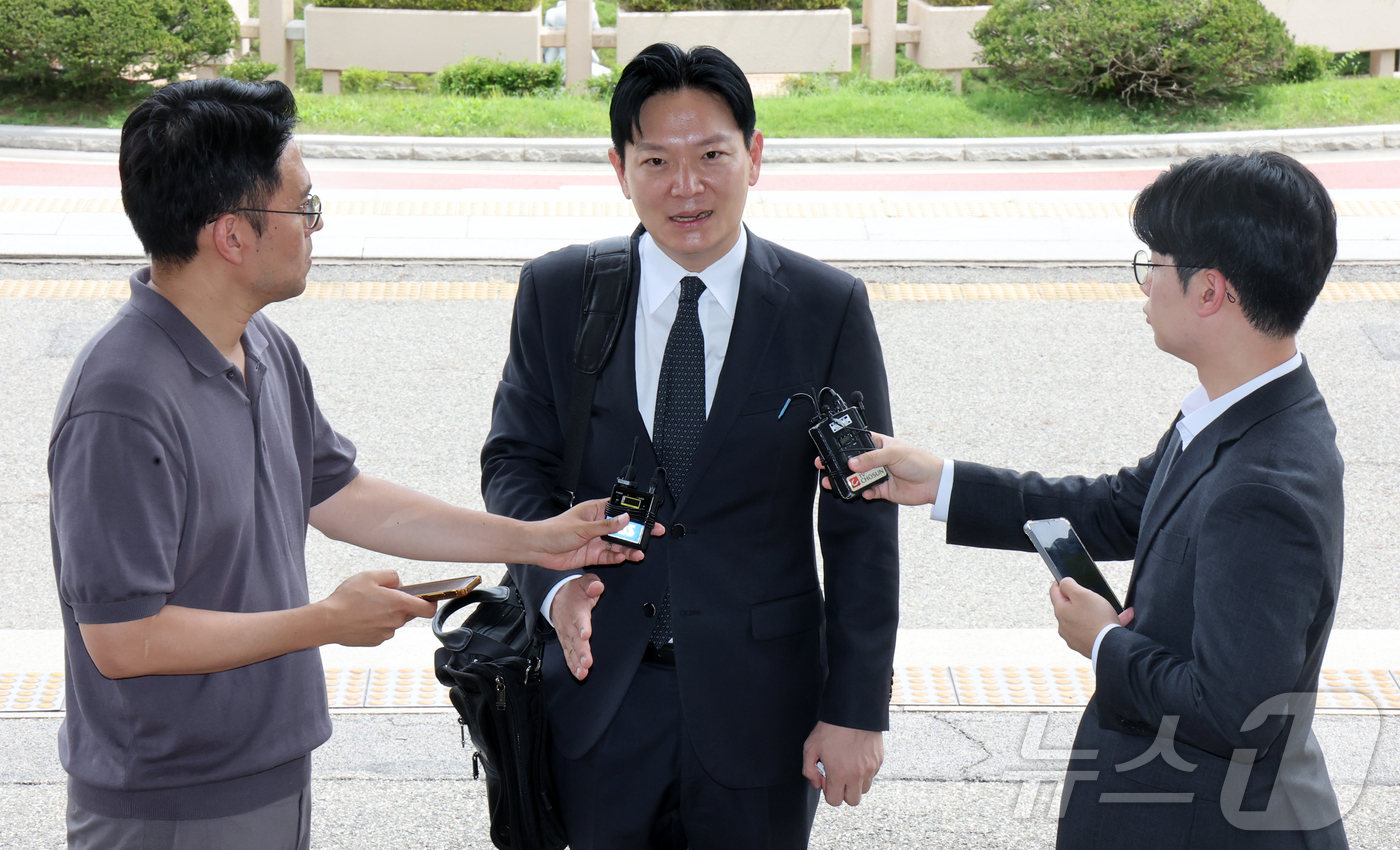 (과천=뉴스1) 김진환 기자 = 쌍방울 대북송금 사건 수사 비위 의혹으로 정직 징계가 청구된 박상용 인천지방검찰청 부부장검사가 13일 오후 경기 과천 법무부에서 진행되는 감찰위원회 …