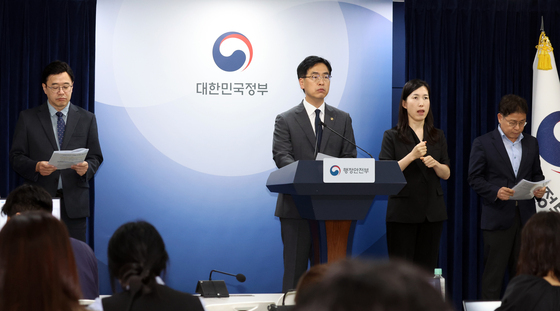 지방의원 수의계약 제도 개선 방안 발표하는 김민재 차관