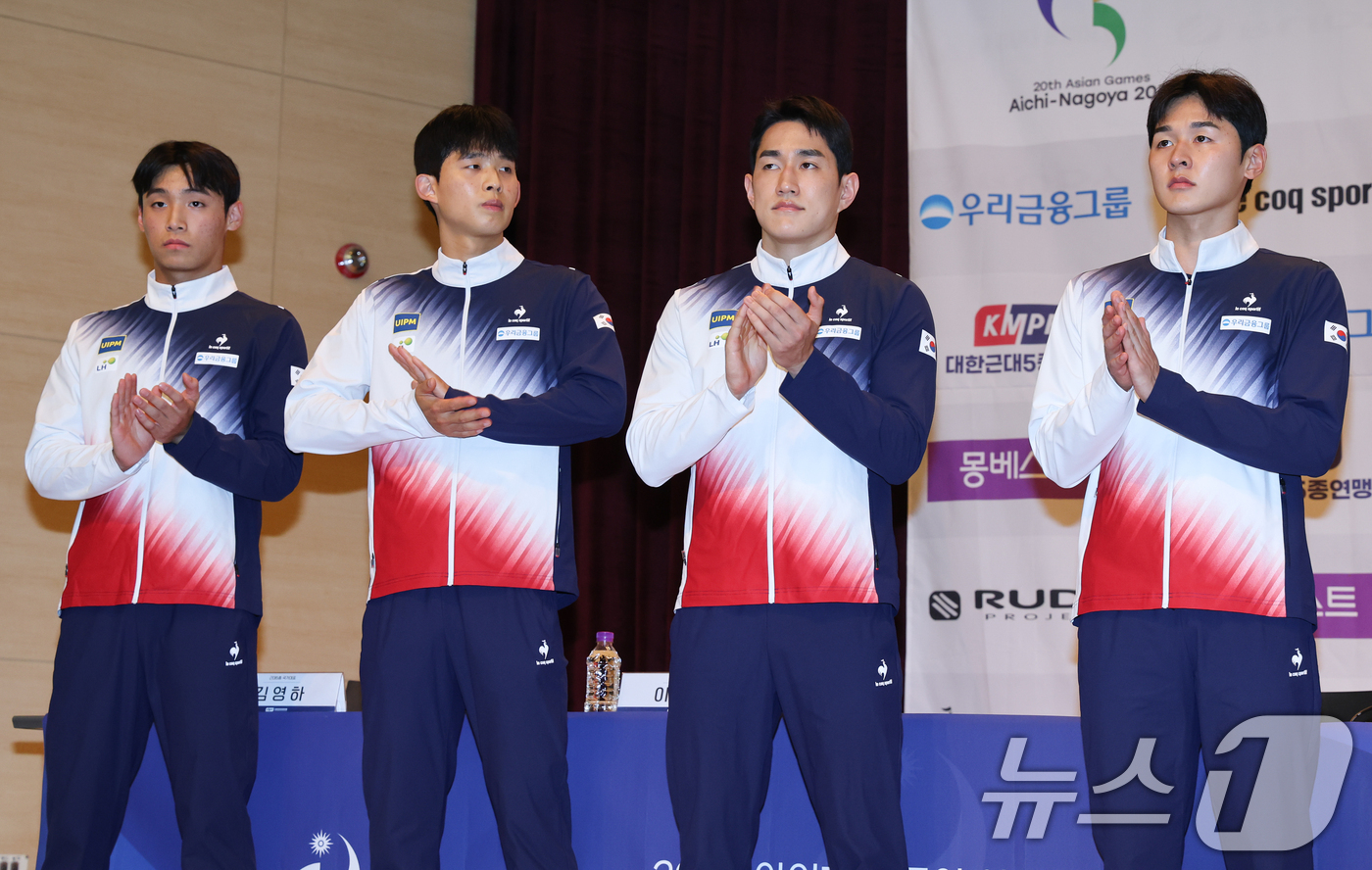 (진천=뉴스1) 안은나 기자 = 근대5종 국가대표 김영하(왼쪽부터)와 이종현, 서창완, 전웅태가 13일 충북 진천선수촌에서 열린 2026 아이치·나고야 아시안게임 대한근대5종연맹 …