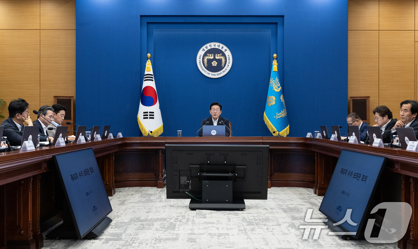 (서울=뉴스1) 이재명 기자 = 이재명 대통령이 13일 청와대에서 열린 수석보좌관회의에서 발언을 하고 있다. 2026.8.13/뉴스1