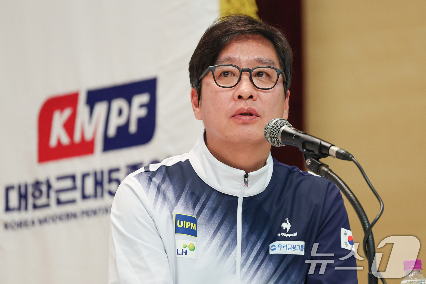 (진천=뉴스1) 안은나 기자 = 근대5종 국가대표팀 김성진 감독이 13일 충북 진천선수촌에서 열린 2026 아이치·나고야 아시안게임 대한근대5종연맹 미디어데이에 참석해 각오를 밝히 …