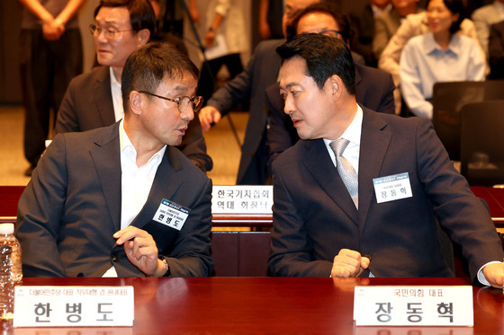 대화하는 한병도 당대표 직무대행과 장동혁 대표