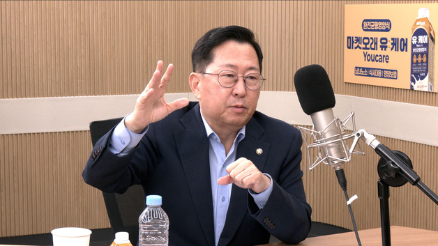 [인터뷰] 유용원 "신정치군인 등장…국군 '골다공증' 상태"