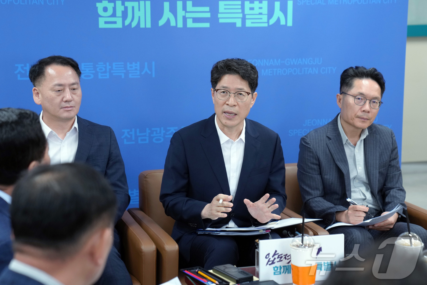 (무안=뉴스1) 전원 기자 = 황기연 전남광주통합특별시 행정부시장이 13일 무안청사 기자실에서 부시장 시민추천제 입장 설명 관련 기자간담회를 하고 있다. (전남광주통합특별시 제공. …