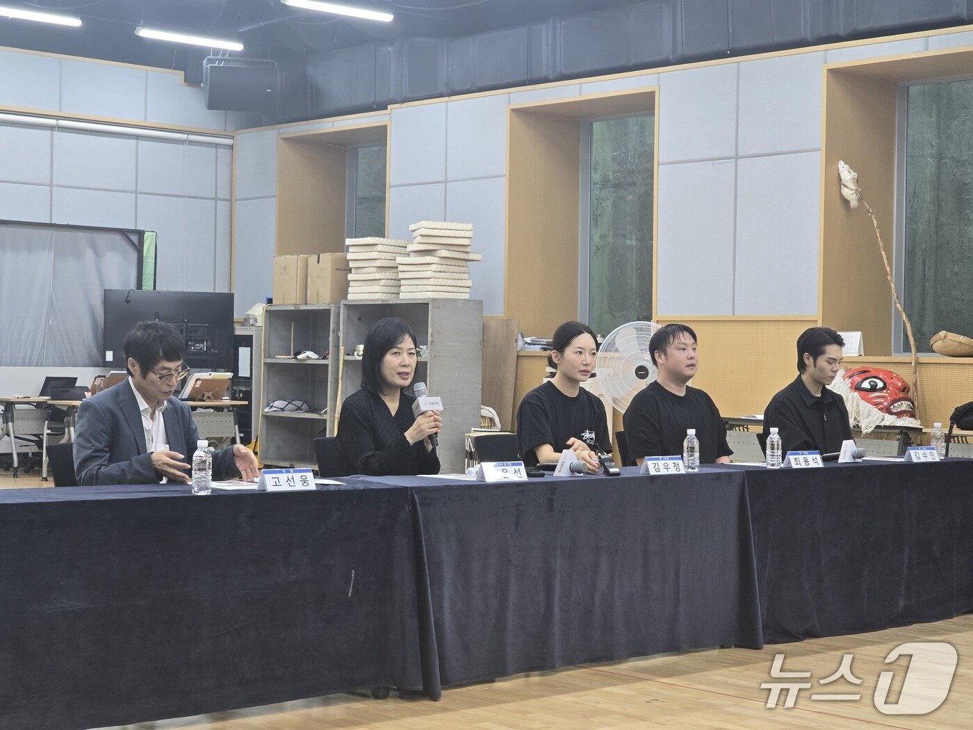 본문 이미지 - 12일 국립창극단이 '귀토' 국립극장 뜰아래 연습장에서 기자간담회를 진행하고 있다. 2026.08.13. ⓒ 뉴스1 김정한 기자