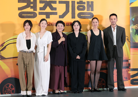 "매드맥스가 목표"…뭉클하게 돌진하는 이정은과 딸들의 '경주기행'(종합)