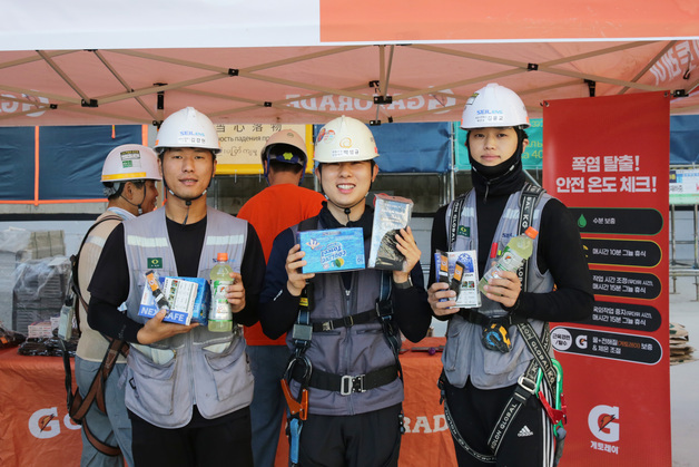 한화 건설부문, 롯데칠성음료와 현장 근로자 '폭염 대응' 지원