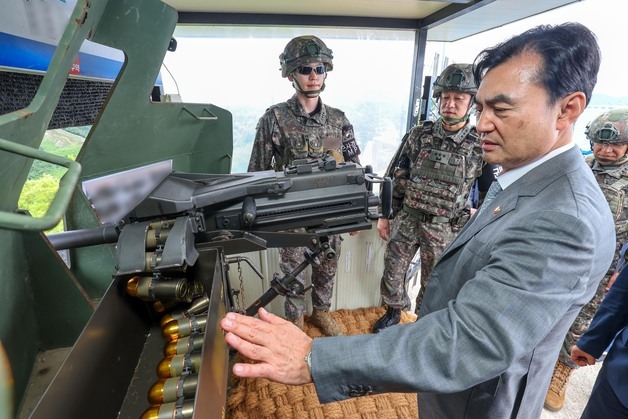 안규백 국방장관, 중부전선 5사단 최전방 경계작전태세 현장점검