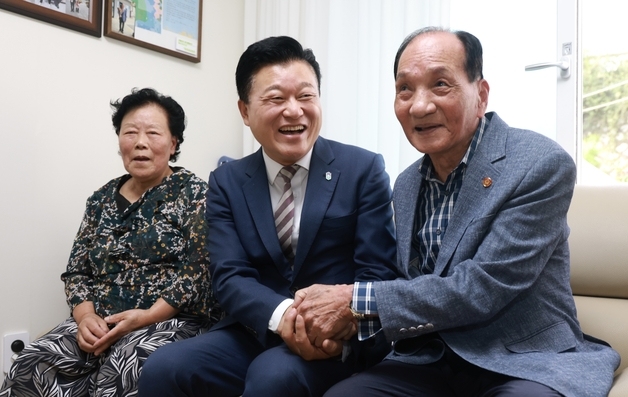신용한 충북지사, 이구현 독립운동가 후손 위문 "존경과 감사"