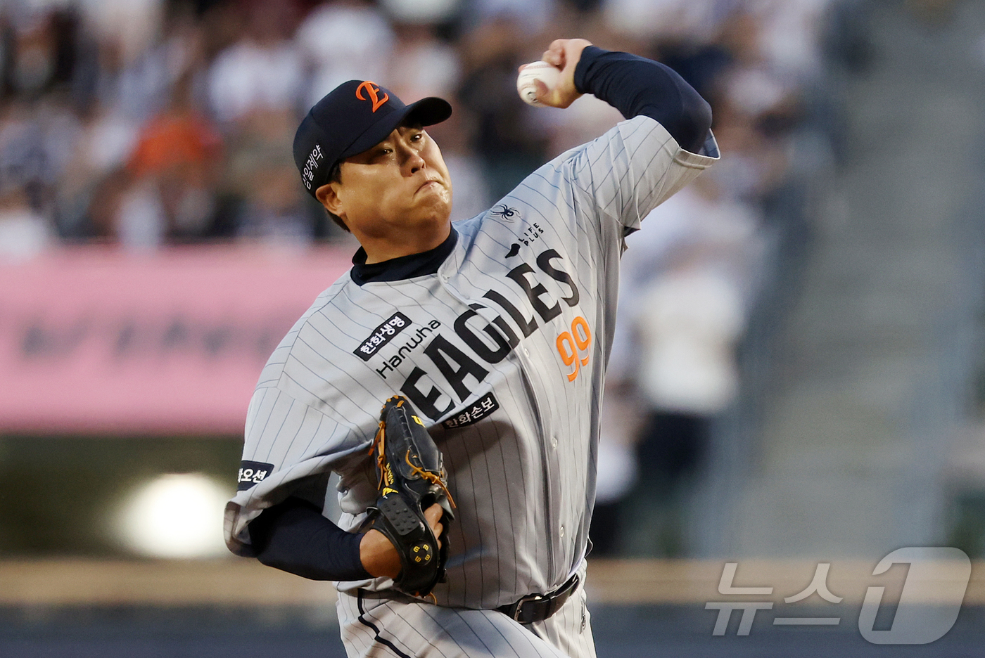 (서울=뉴스1) 김진환 기자 = 13일 오후 서울 송파구 잠실야구장에서 열린 프로야구 '2026 신한은행 SOL KBO리그' 한화 이글스와 두산 베어스의 경기, 한화 선발 류현진이 …