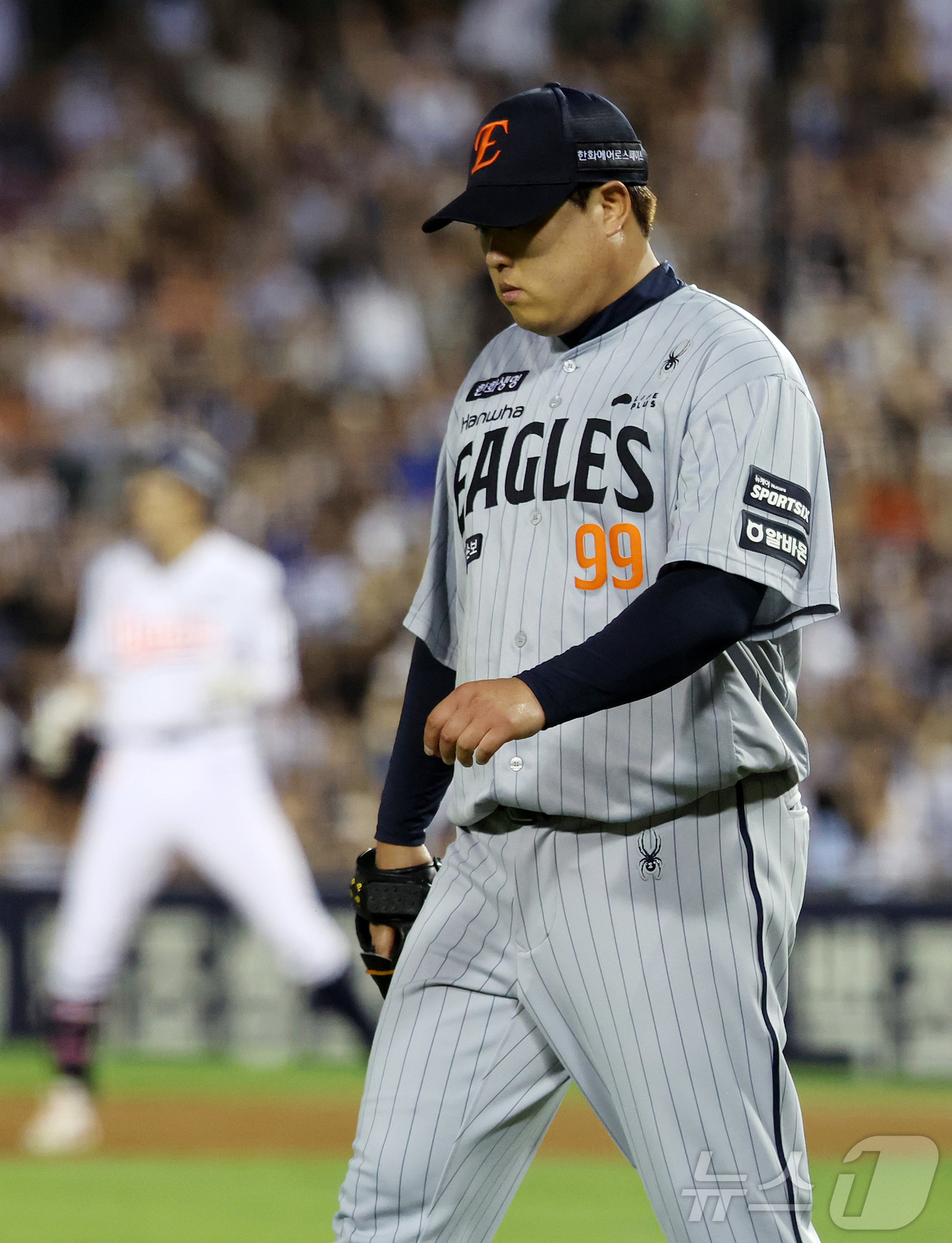 (서울=뉴스1) 김진환 기자 = 13일 오후 서울 송파구 잠실야구장에서 열린 프로야구 '2026 신한은행 SOL KBO리그' 한화 이글스와 두산 베어스의 경기, 한화 선발 류현진이 …