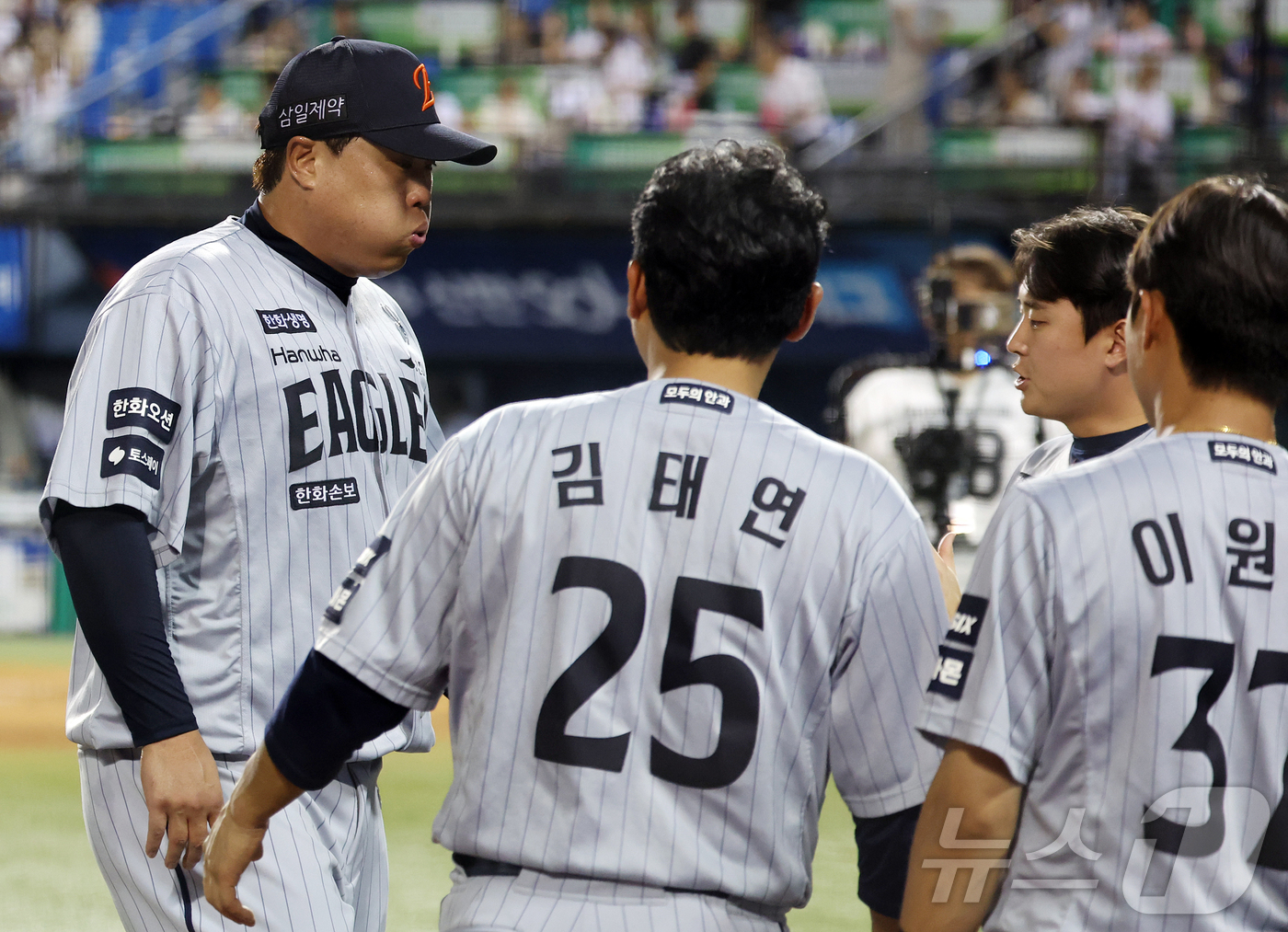 (서울=뉴스1) 김진환 기자 = 13일 오후 서울 송파구 잠실야구장에서 열린 프로야구 '2026 신한은행 SOL KBO리그' 한화 이글스와 두산 베어스의 경기, 한화 선발 류현진이 …