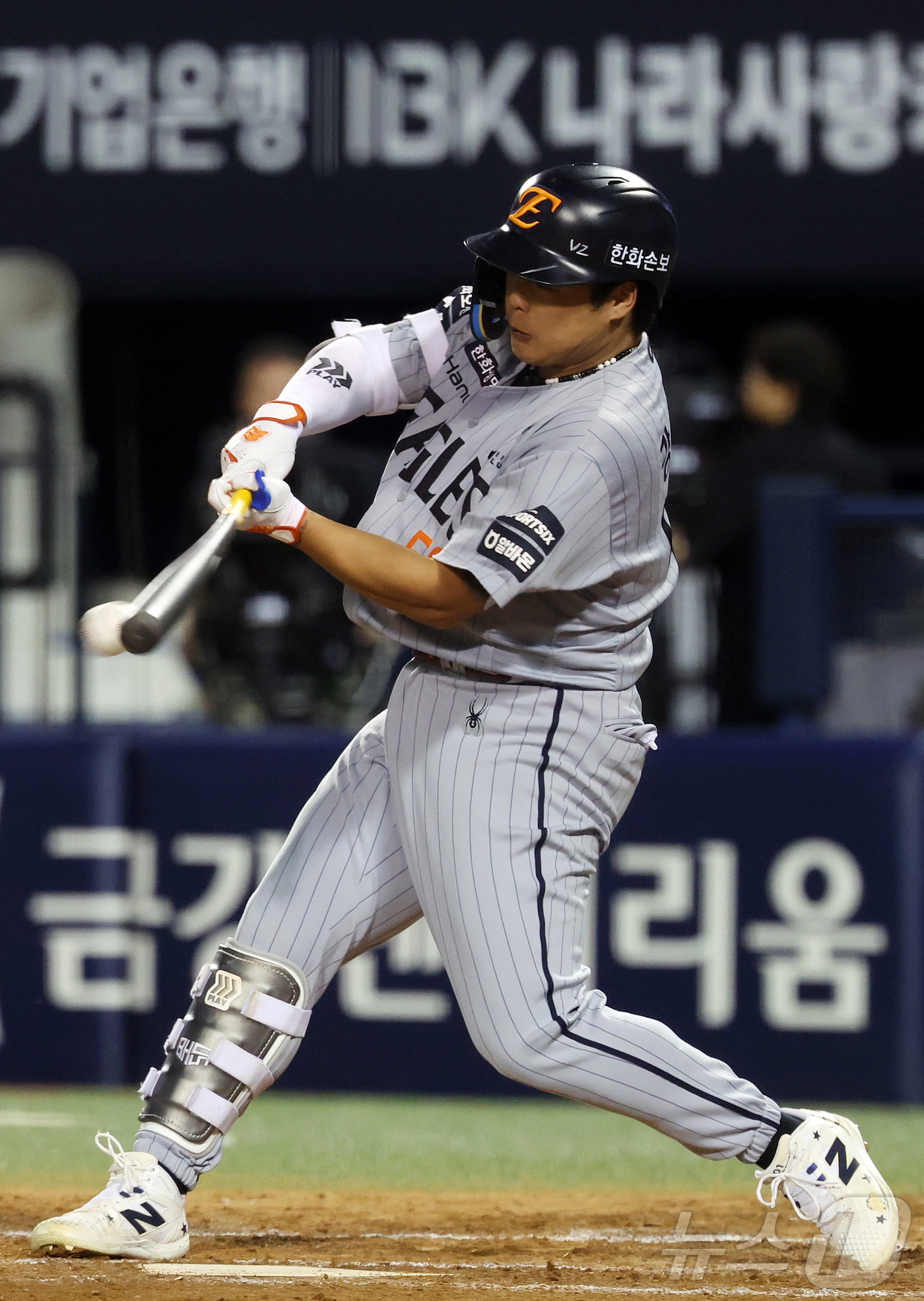 (서울=뉴스1) 김진환 기자 = 13일 오후 서울 송파구 잠실야구장에서 열린 프로야구 '2026 신한은행 SOL KBO리그' 한화 이글스와 두산 베어스의 경기, 한화 강백호가 4회 …