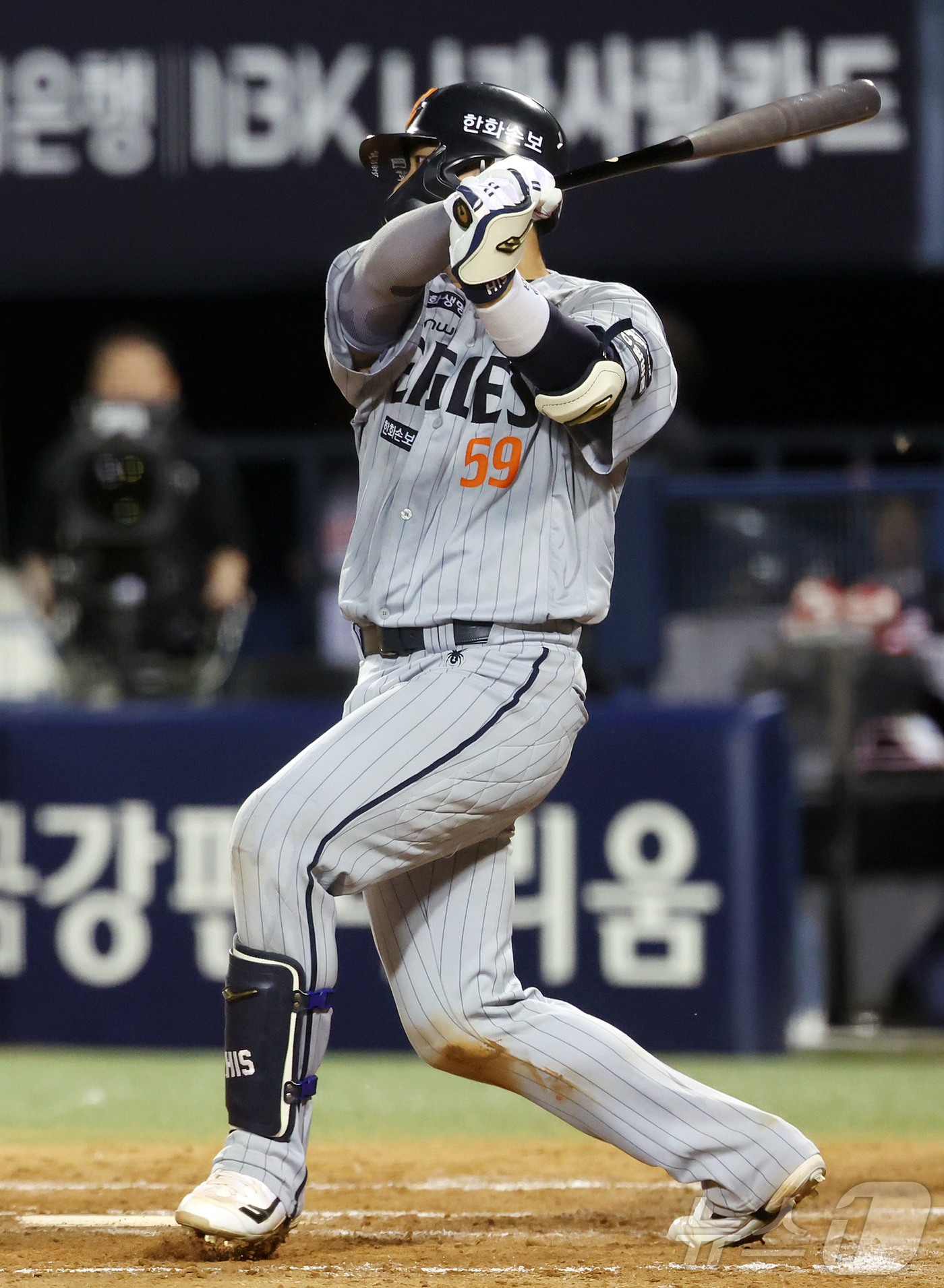(서울=뉴스1) 김진환 기자 = 13일 오후 서울 송파구 잠실야구장에서 열린 프로야구 '2026 신한은행 SOL KBO리그' 한화 이글스와 두산 베어스의 경기, 한화 허인서가 4회 …