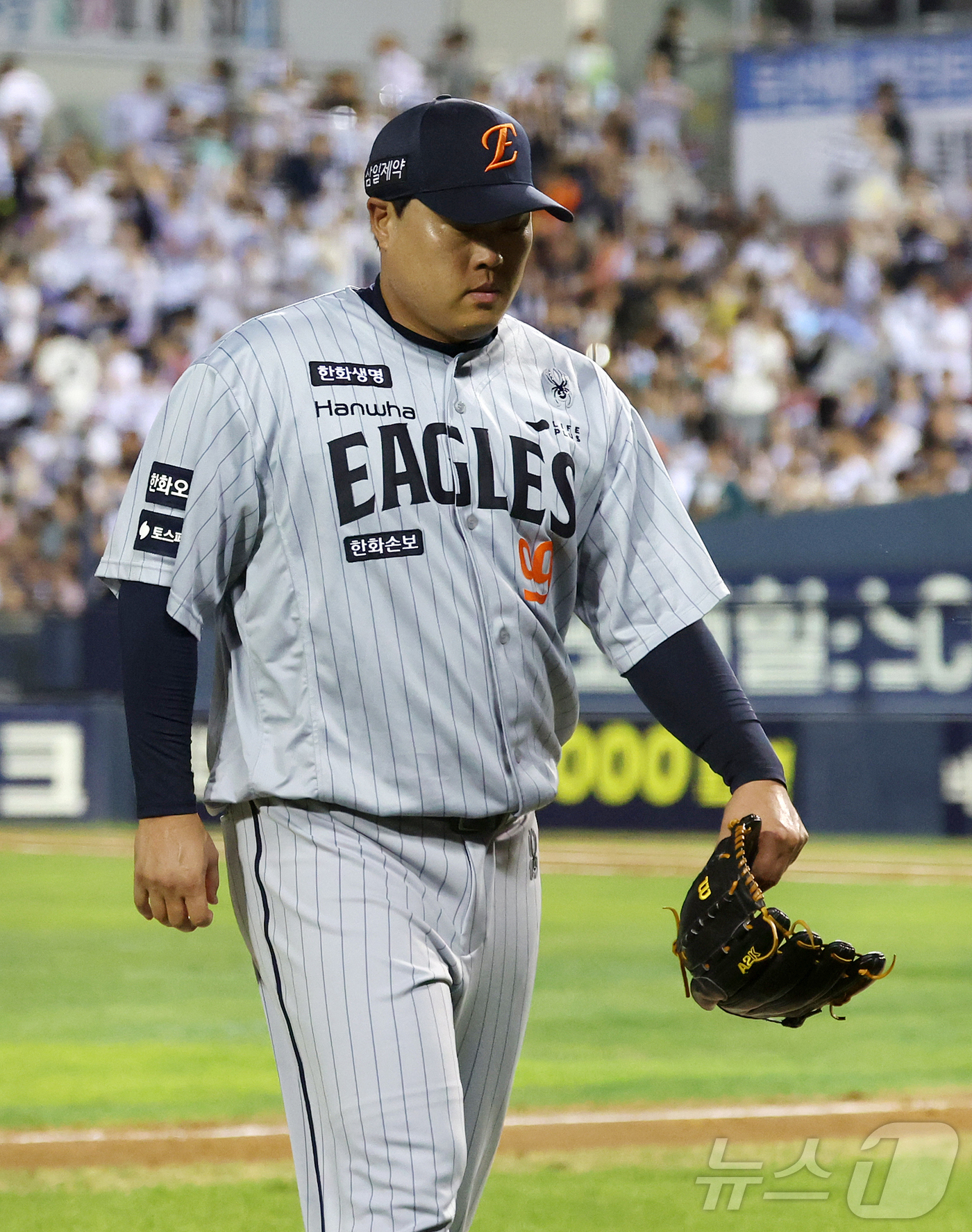 (서울=뉴스1) 김진환 기자 = 13일 오후 서울 송파구 잠실야구장에서 열린 프로야구 '2026 신한은행 SOL KBO리그' 한화 이글스와 두산 베어스의 경기, 한화 선발 류현진이 …