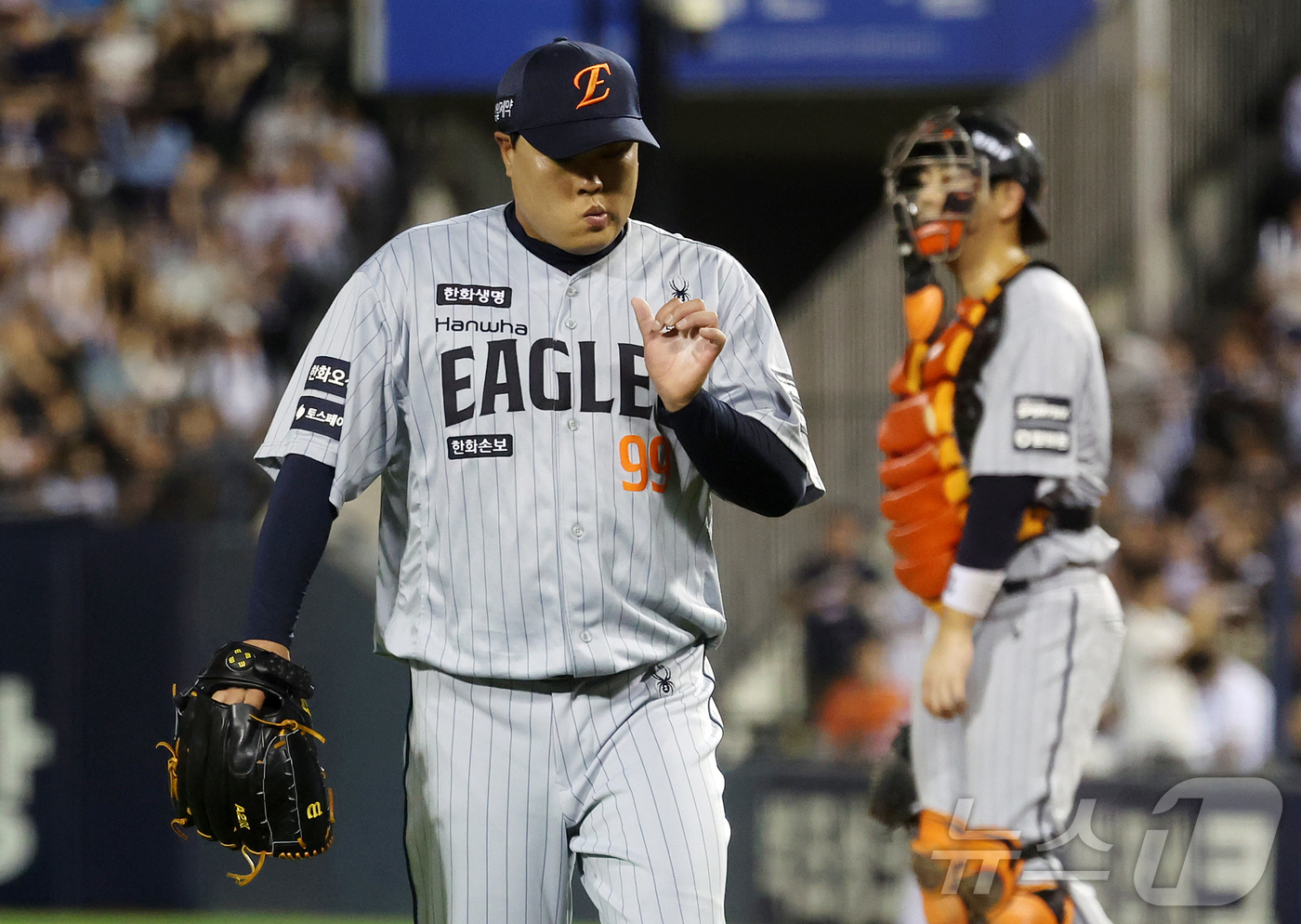 (서울=뉴스1) 김진환 기자 = 13일 오후 서울 송파구 잠실야구장에서 열린 프로야구 '2026 신한은행 SOL KBO리그' 한화 이글스와 두산 베어스의 경기, 한화 선발 류현진이 …