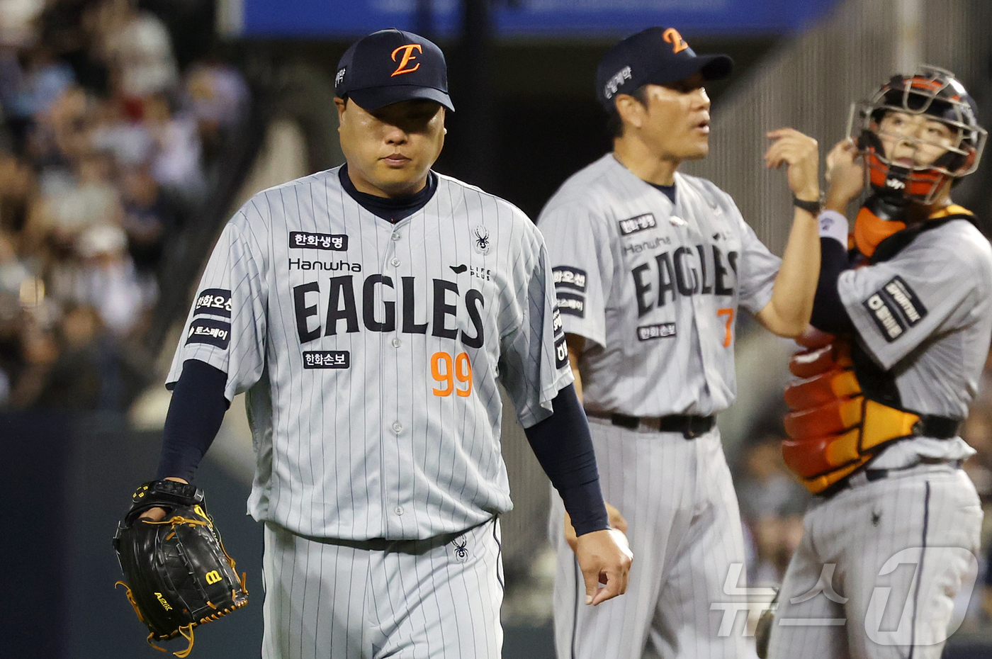 (서울=뉴스1) 김진환 기자 = 13일 오후 서울 송파구 잠실야구장에서 열린 프로야구 '2026 신한은행 SOL KBO리그' 한화 이글스와 두산 베어스의 경기, 한화 선발 류현진이 …