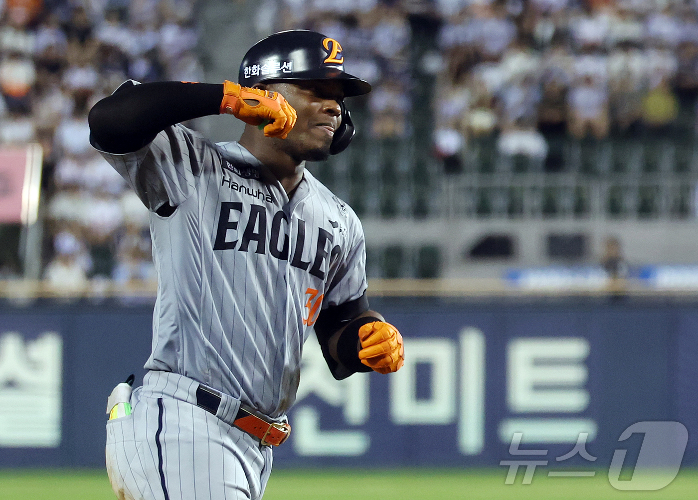 (서울=뉴스1) 김진환 기자 = 13일 오후 서울 송파구 잠실야구장에서 열린 프로야구 '2026 신한은행 SOL KBO리그' 한화 이글스와 두산 베어스의 경기, 한화 페라자가 7회 …