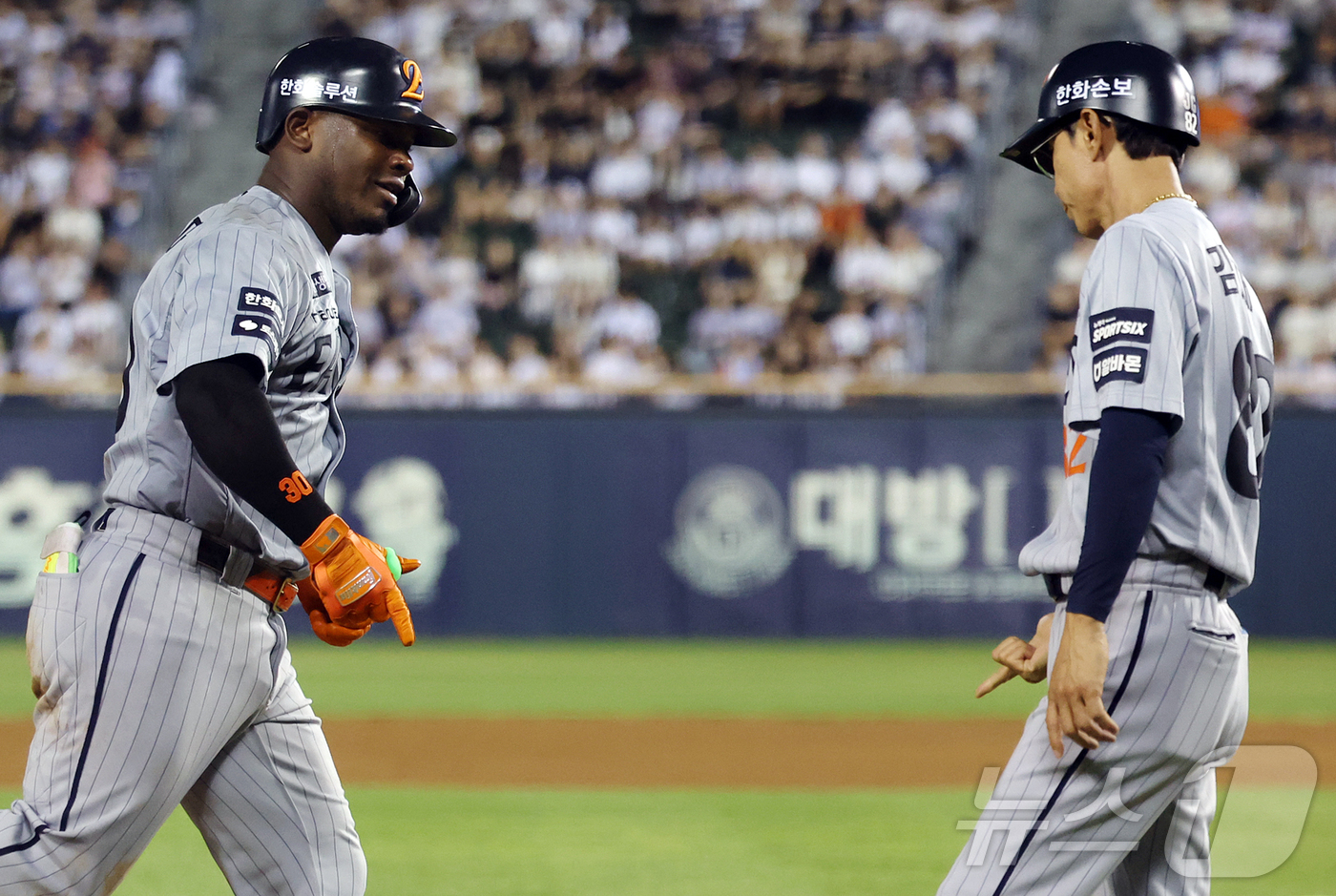 (서울=뉴스1) 김진환 기자 = 13일 오후 서울 송파구 잠실야구장에서 열린 프로야구 '2026 신한은행 SOL KBO리그' 한화 이글스와 두산 베어스의 경기, 한화 페라자가 7회 …
