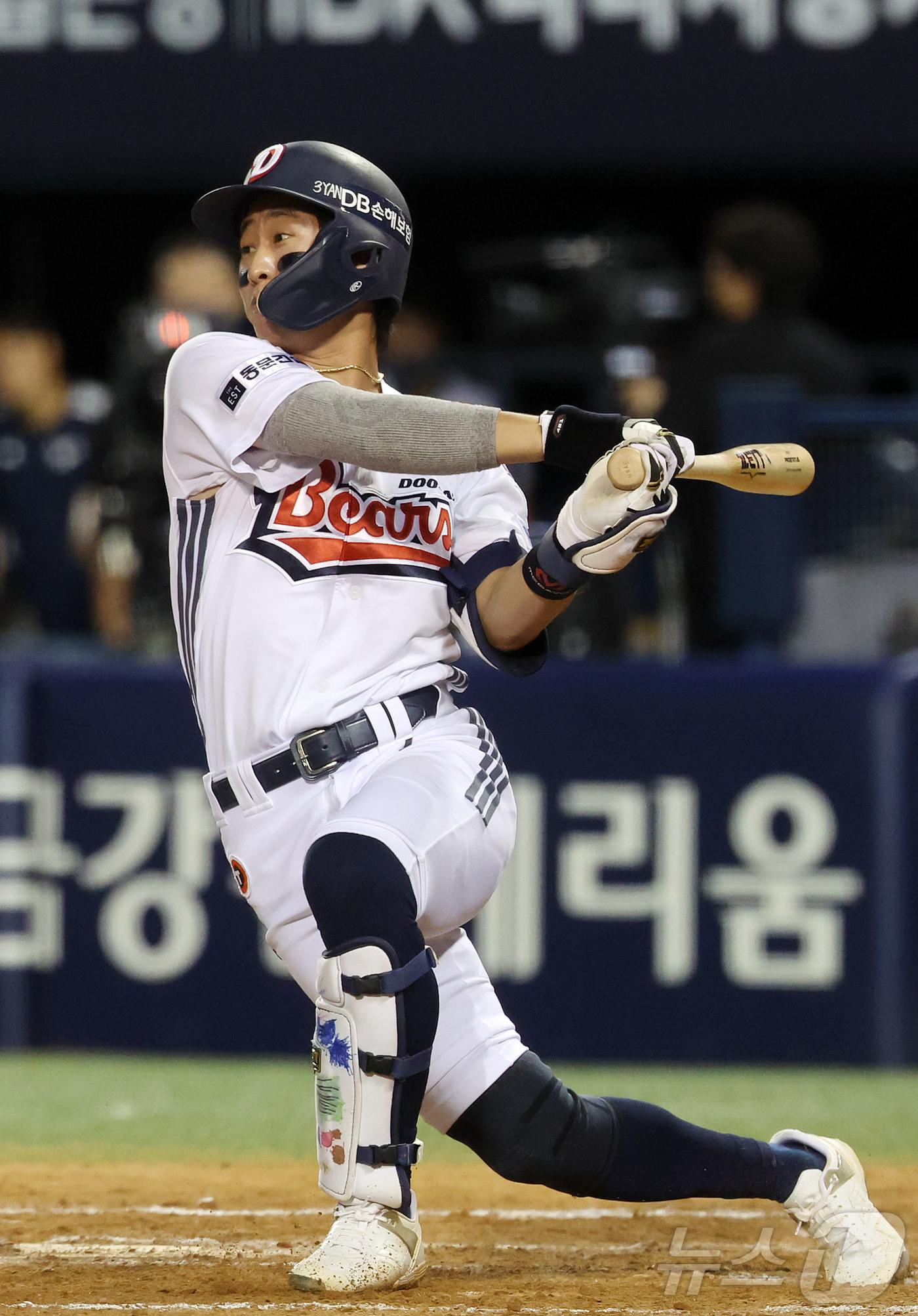 (서울=뉴스1) 김진환 기자 = 13일 오후 서울 송파구 잠실야구장에서 열린 프로야구 '2026 신한은행 SOL KBO리그' 한화 이글스와 두산 베어스의 경기, 두산 박찬호가 7회 …