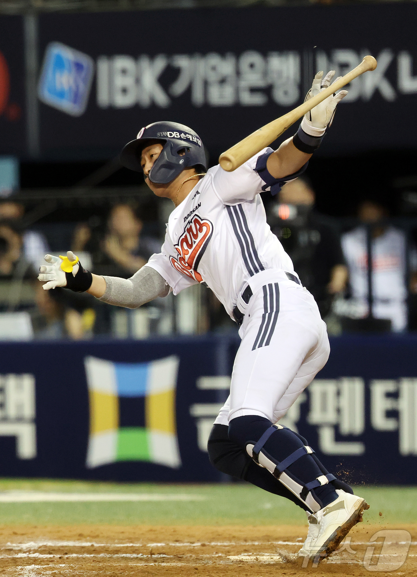 (서울=뉴스1) 김진환 기자 = 13일 오후 서울 송파구 잠실야구장에서 열린 프로야구 '2026 신한은행 SOL KBO리그' 한화 이글스와 두산 베어스의 경기, 두산 박찬호가 7회 …