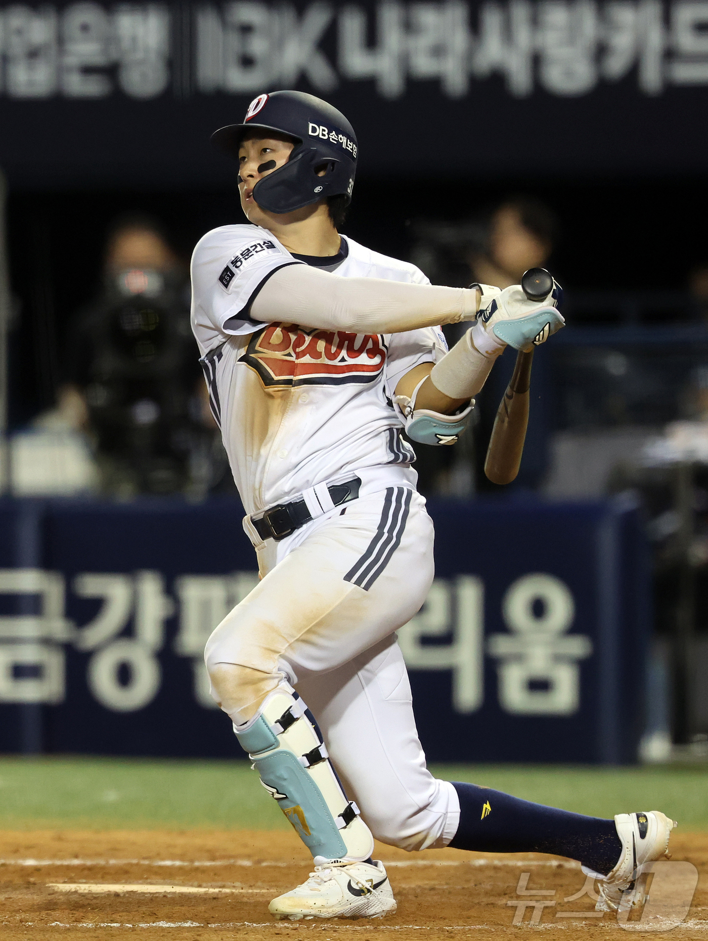 (서울=뉴스1) 김진환 기자 = 13일 오후 서울 송파구 잠실야구장에서 열린 프로야구 '2026 신한은행 SOL KBO리그' 한화 이글스와 두산 베어스의 경기, 두산 박지훈이 8회 …