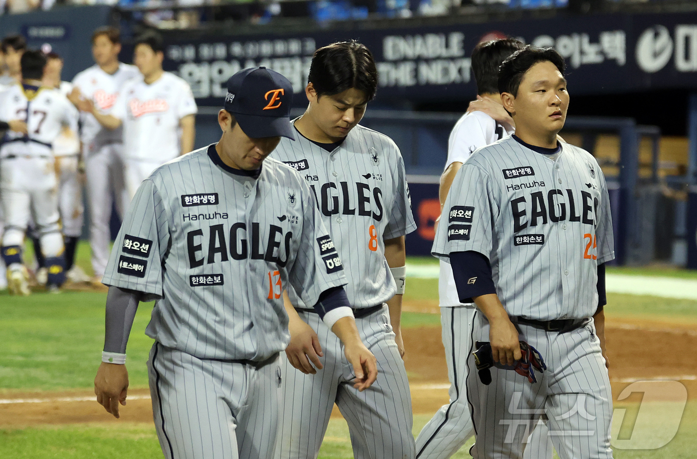 (서울=뉴스1) 김진환 기자 = 13일 오후 서울 송파구 잠실야구장에서 열린 프로야구 '2026 신한은행 SOL KBO리그' 한화 이글스와 두산 베어스의 경기, 6대9로 패배한 한 …