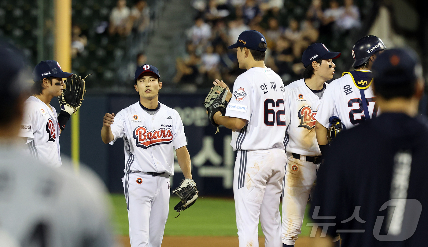 (서울=뉴스1) 김진환 기자 = 13일 오후 서울 송파구 잠실야구장에서 열린 프로야구 '2026 신한은행 SOL KBO리그' 한화 이글스와 두산 베어스의 경기, 9대6 승리를 거둔 …