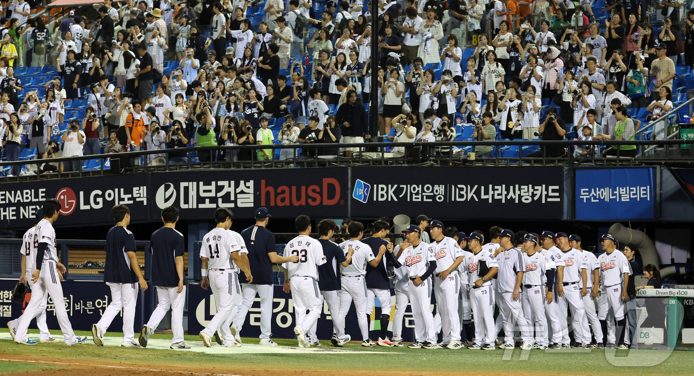 (서울=뉴스1) 김진환 기자 = 13일 오후 서울 송파구 잠실야구장에서 열린 프로야구 '2026 신한은행 SOL KBO리그' 한화 이글스와 두산 베어스의 경기, 9대6 승리를 거둔 …