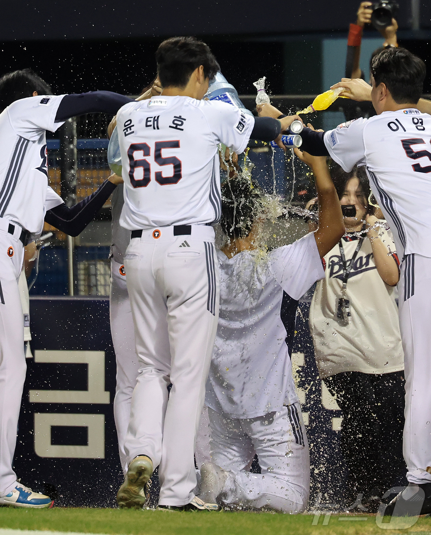(서울=뉴스1) 김진환 기자 = 13일 오후 서울 송파구 잠실야구장에서 열린 프로야구 '2026 신한은행 SOL KBO리그' 한화 이글스와 두산 베어스의 경기, 두산 구단 역사상 …