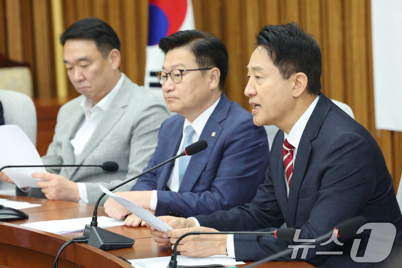 본문 이미지 - 오세훈 서울시장이 14일 오전 서울 여의도 국회에서 열린 국민의힘 원내대책회의에서 발언을 하고 있다. 2026.8.14 ⓒ 뉴스1 황기선 기자