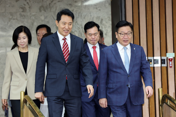 野, 李대통령-중진 골프 회동에 "개별 의원 접촉 유감"
