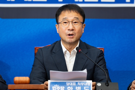 與 "'5·18 왜곡 포럼' 이진숙, 국힘서 일탈 치부 말고 조치해야"