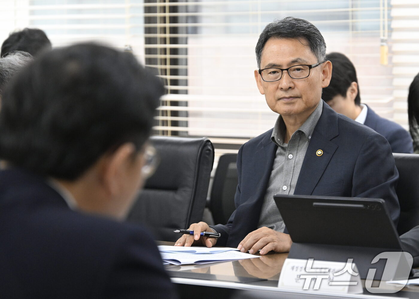 (서울=뉴스1) = 허장 재정경제부 차관이 14일 서울 중구 은행회관에서 '외환건전성협의회 겸 MSCI TF 회의'를 주재하고 있다. (재정경제부 제공. 재판매 및 DB금지) 20 …