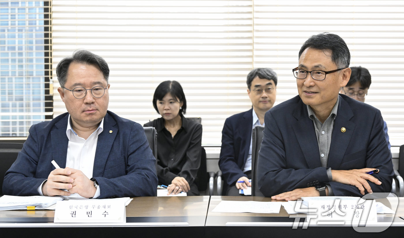 (서울=뉴스1) = 허장 재정경제부 차관이 14일 서울 중구 은행회관에서 '외환건전성협의회 겸 MSCI TF 회의'를 주재하고 있다. (재정경제부 제공. 재판매 및 DB금지) 20 …