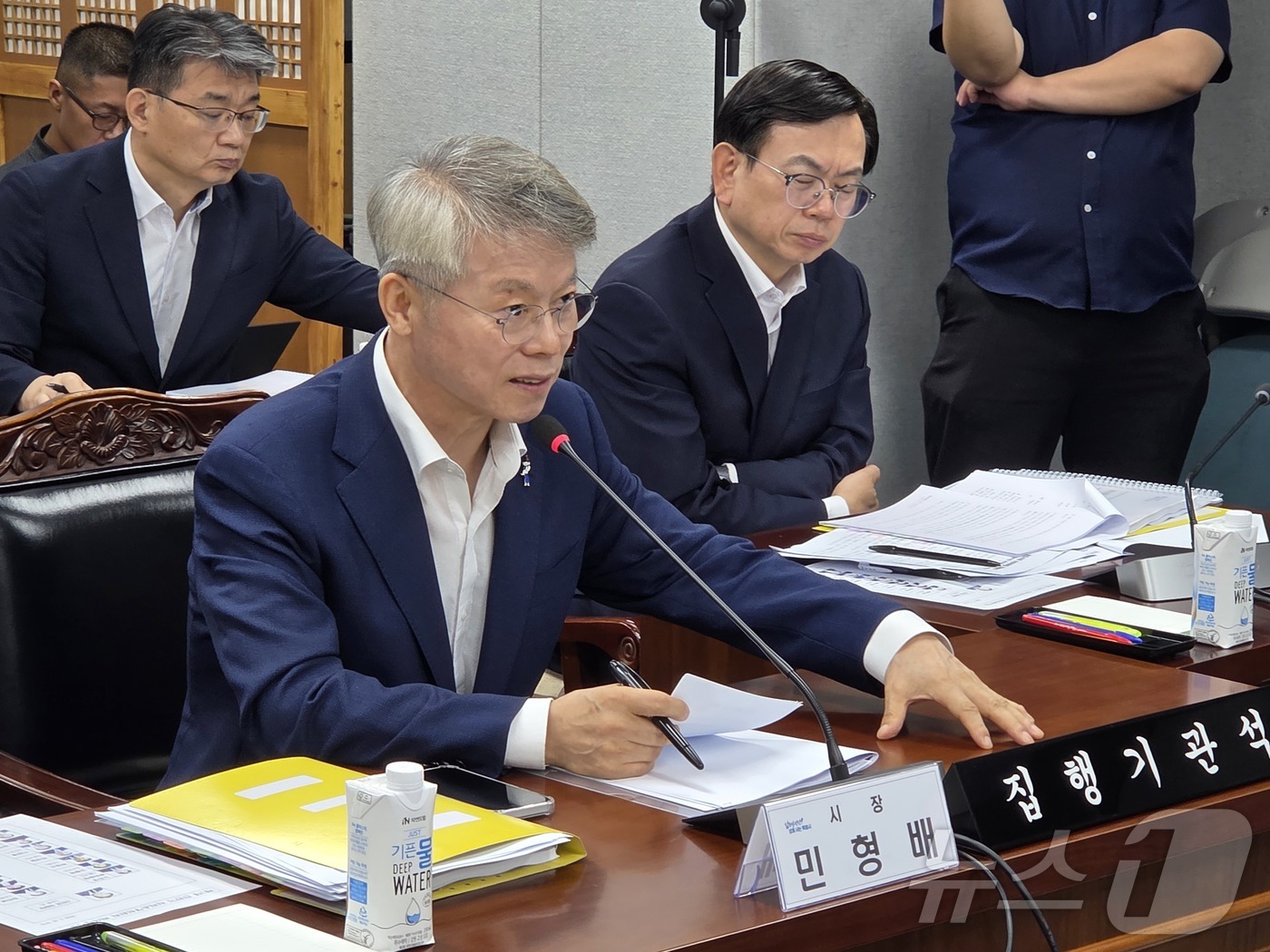 (무안=뉴스1) 서충섭 기자 = 민형배 전남광주통합특별시장이 14일 전남광주통합특별시의회 제2회 임시회 폐회중 4차 운영위 회의에 출석해 정무직 지방부시장 시민추천제 추진계획 관련 …
