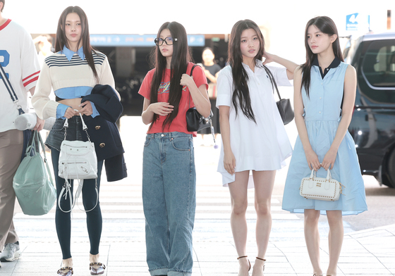 아일릿, 빛나는 출국길