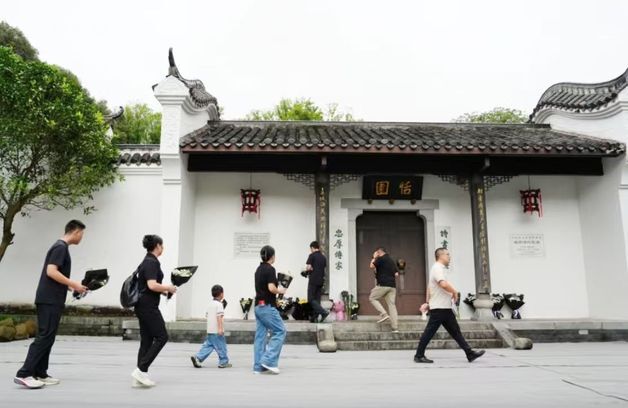 中개혁개방 선구자 주룽지 별세에 추모 물결…日다카이치도 조전