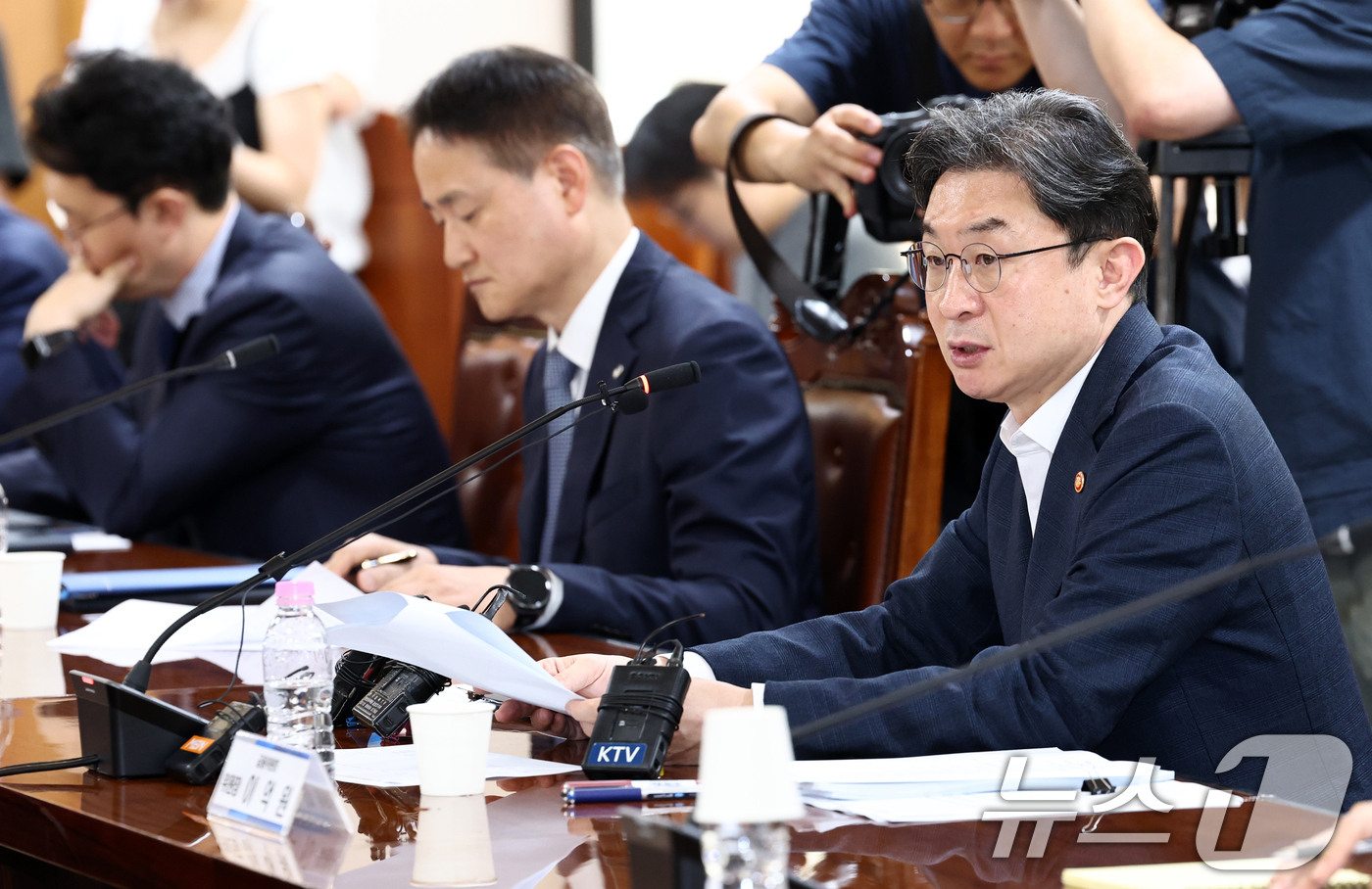 (서울=뉴스1) 최지환 기자 = 이억원 금융위원장이 14일 서울 중구 은행회관에서 열린 확대 가계부채 점검회의에서 발언하고 있다. 2026.8.14/뉴스1
