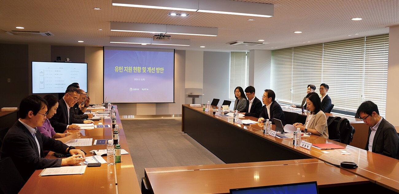 본문 이미지 - 대동 대구공장에서 산업통상부와 대구시, KOTRA, 한국산업단지공단 및 국내복귀기업 관계자들이 국내복귀기업의 지역투자 활성화와 제조 경쟁력 강화를 위한 현장 간담회를 진행했다.(대동 제공)