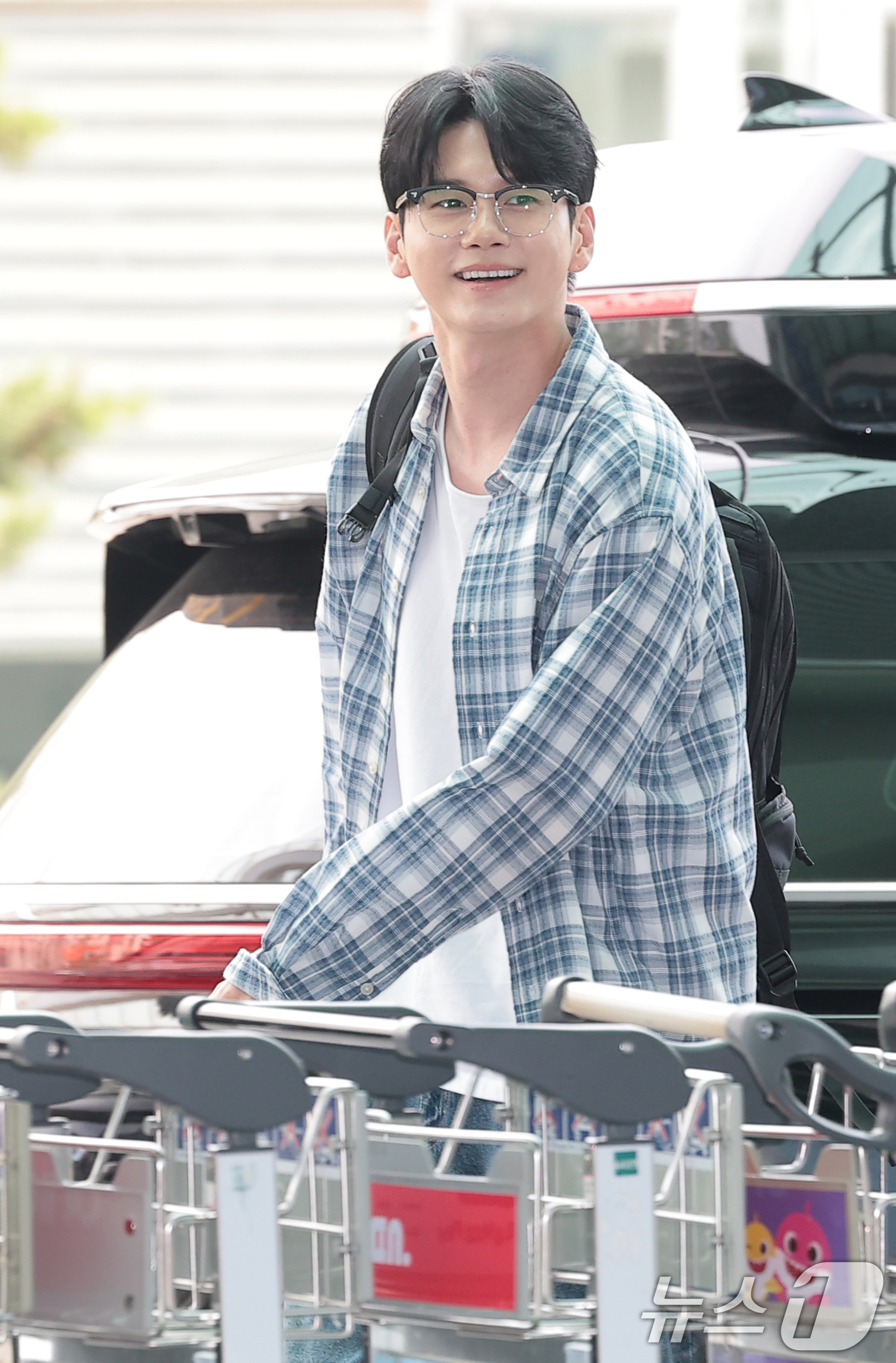 (인천공항=뉴스1) 권현진 기자 = 워너원 옹성우가 해외 일정을 위해 14일 인천국제공항 2터미널을 통해 미국으로 출국하고 있다. 2026.8.14/뉴스1