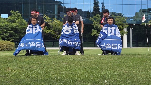 '총파업 23일째' 리노공업 노조, 삭발·단식농성…"우릴 존중해달라"