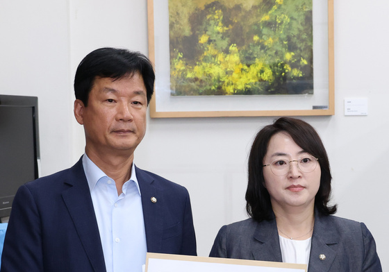 이진숙 국민의힘 의원 제명 촉구 결의안 제출하는 민주당