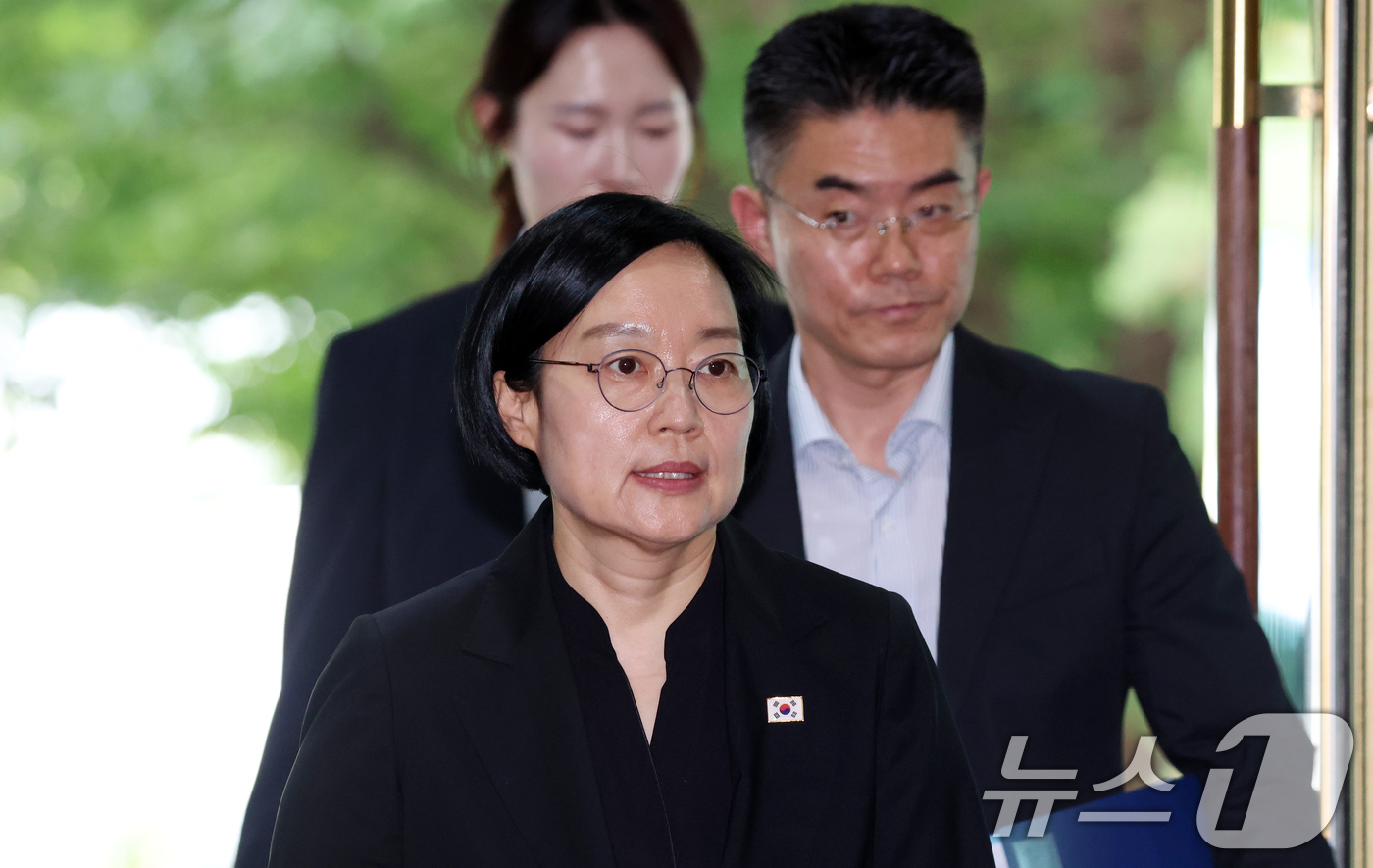 (서울=뉴스1) 김명섭 기자 = 한성숙 국무총리가 14일 서울 종로구 국무총리 서울공관에서 마이크로소프트(MS)·테라파워 창업자인 빌 게이츠 게이츠 재단 이사장과 접견을 하기 위해 …