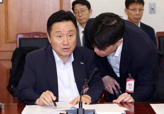 주택 신속공급 점검 대화하는 최인호 사장