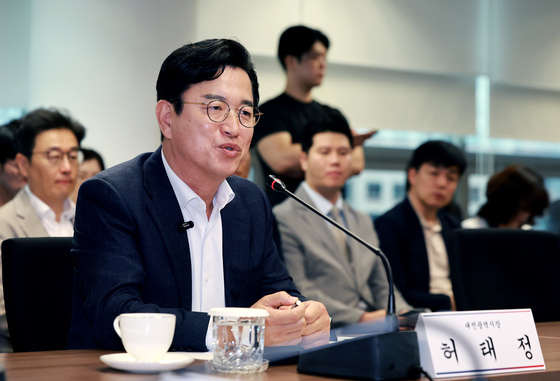 인사말하는 허태정 시장