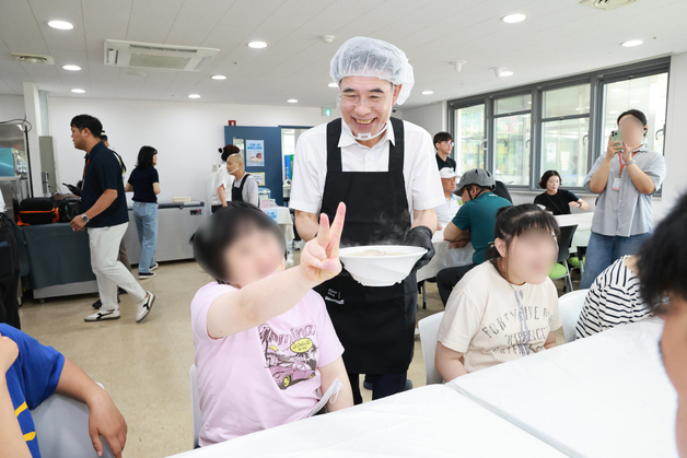 계룡시종합사회복지관 말복 맞아 장애인 보양식 나눔